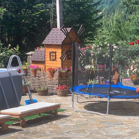 Villa Світанкове Сяйво Jaremče Esterno foto