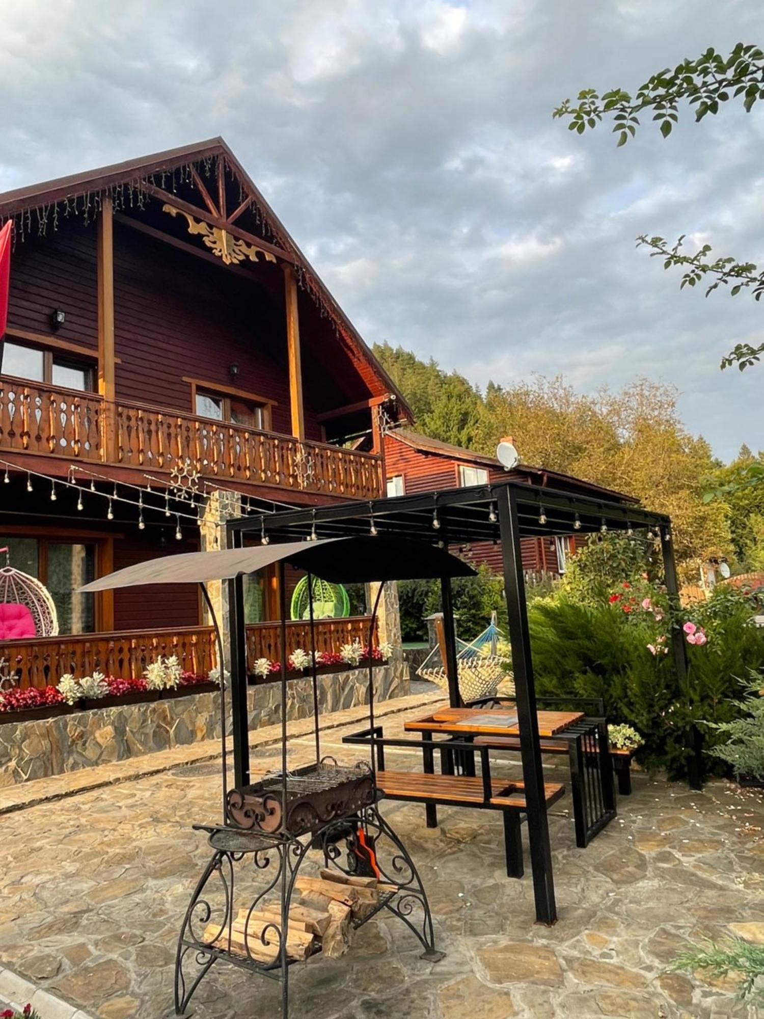 Villa Світанкове Сяйво Jaremče Esterno foto